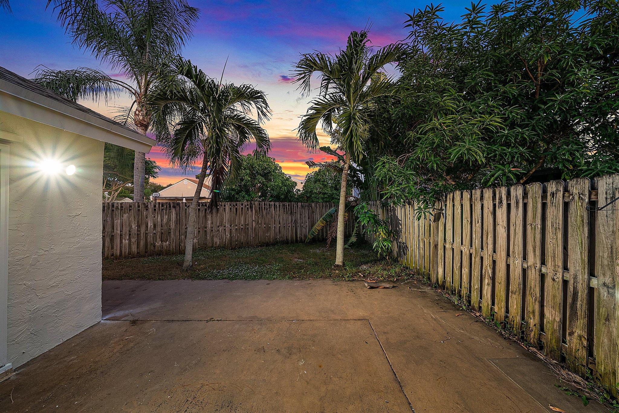 BOYNTON LAKES - Residential