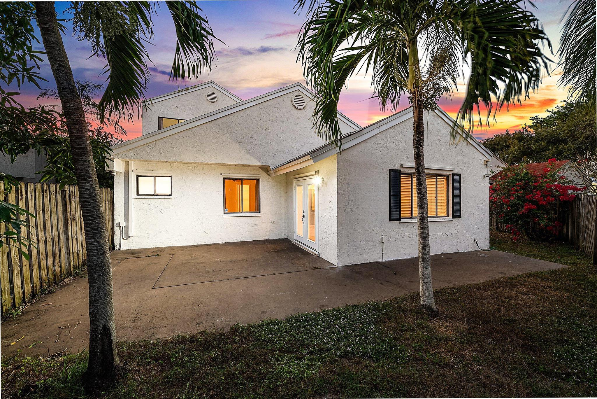 BOYNTON LAKES - Residential