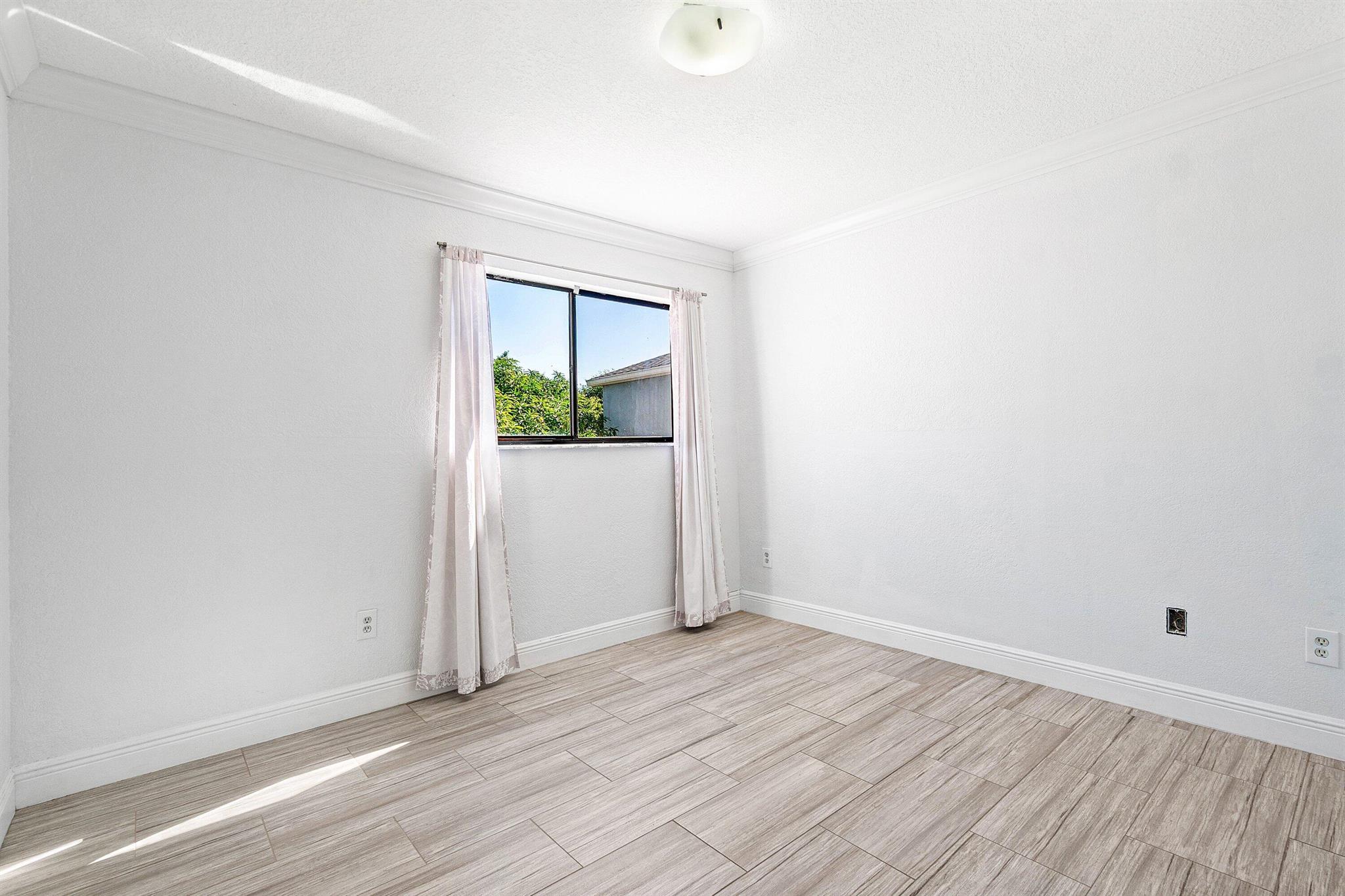 BOYNTON LAKES - Residential