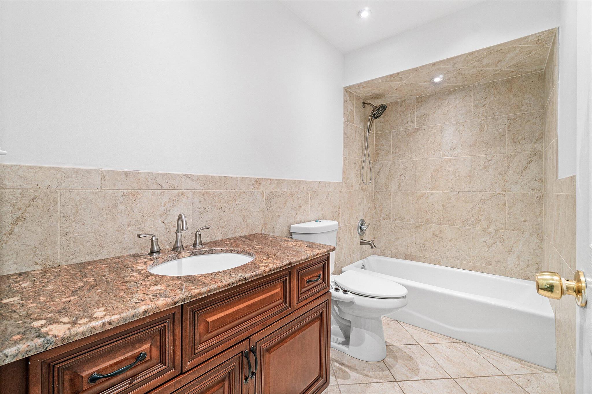 BOYNTON LAKES - Residential