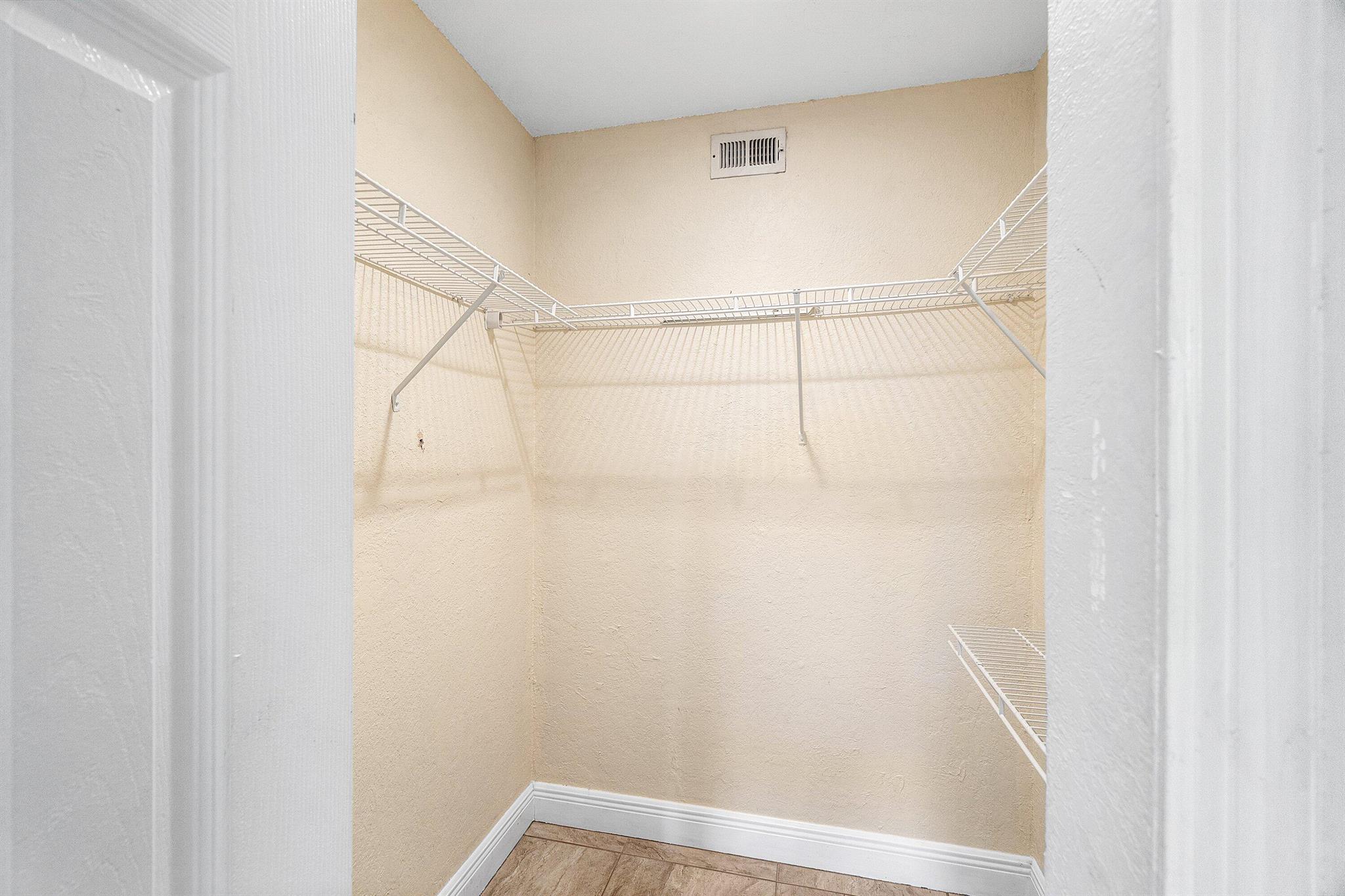 BOYNTON LAKES - Residential