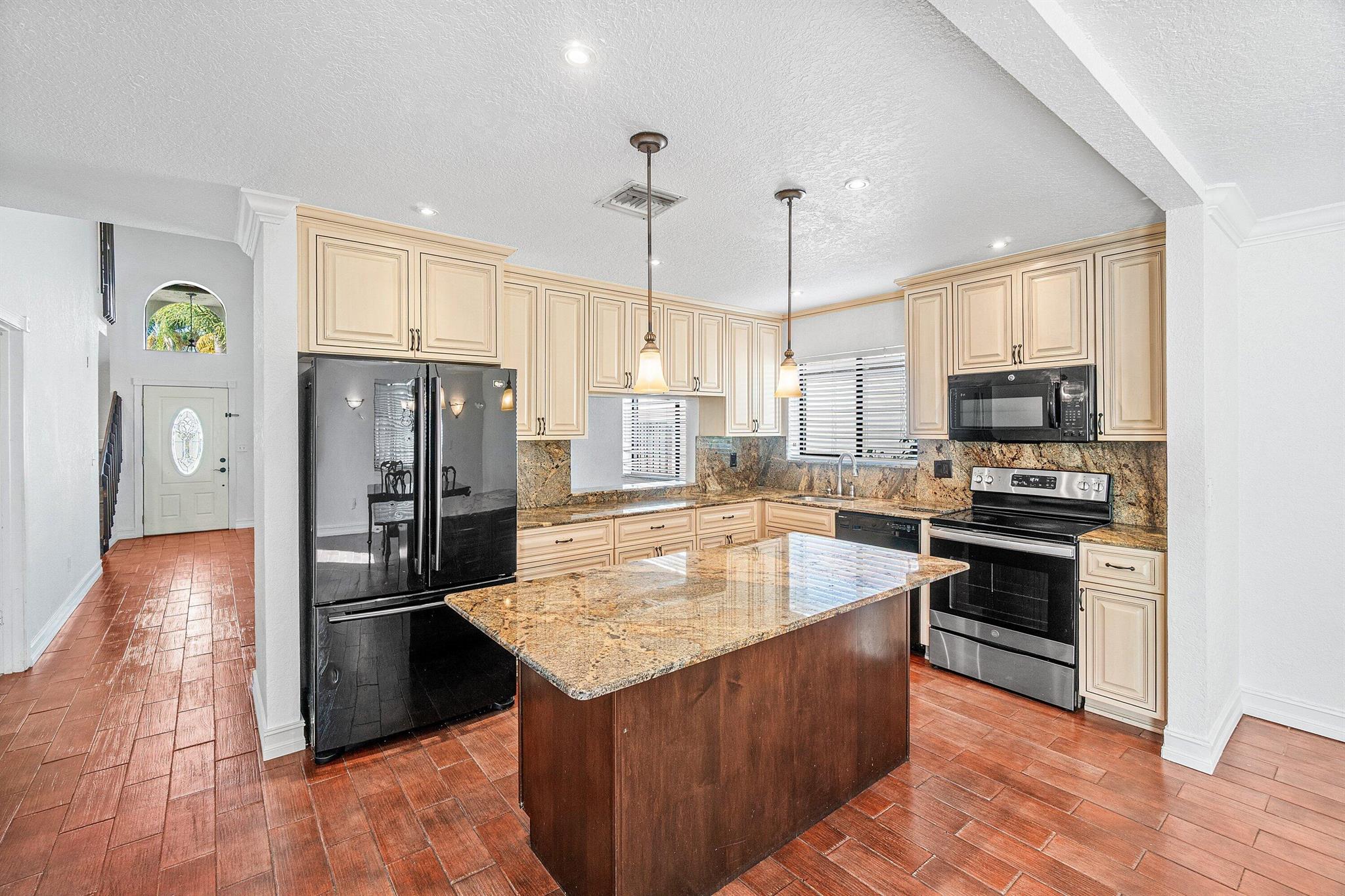 BOYNTON LAKES - Residential