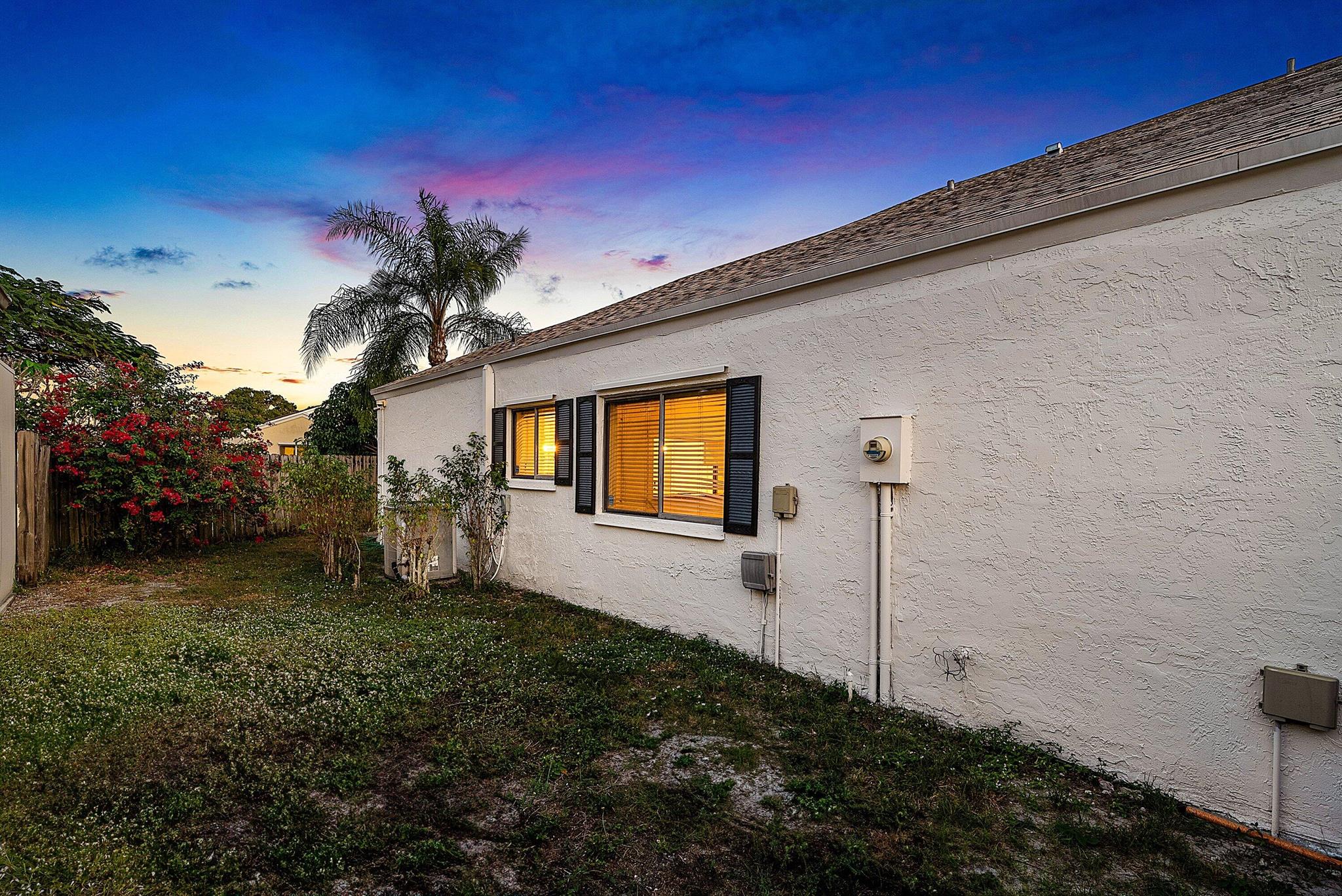 BOYNTON LAKES - Residential