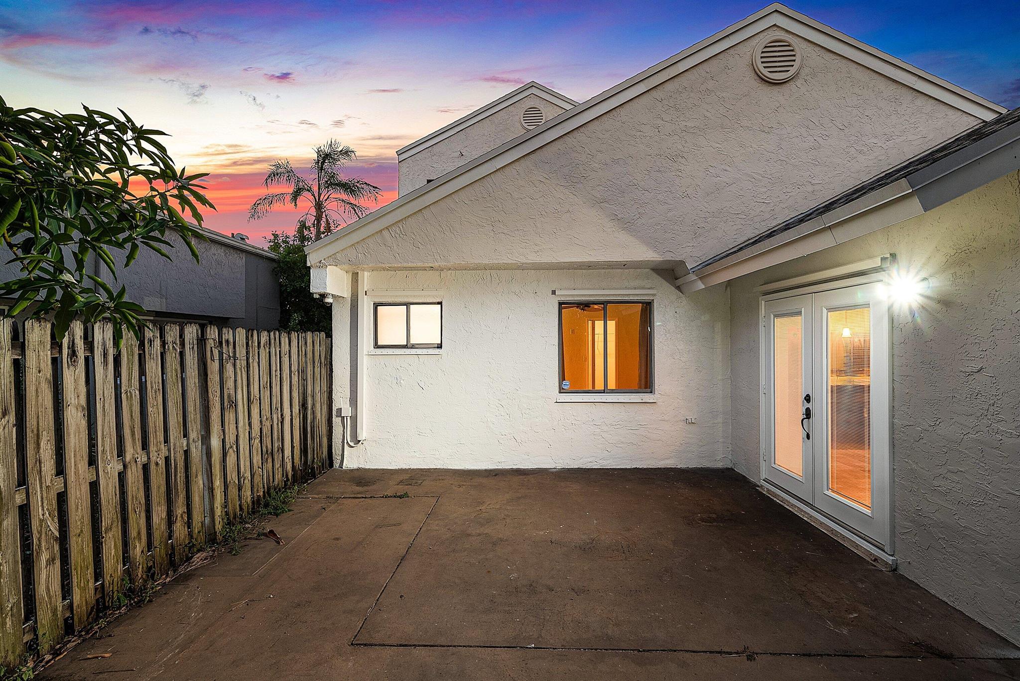 BOYNTON LAKES - Residential