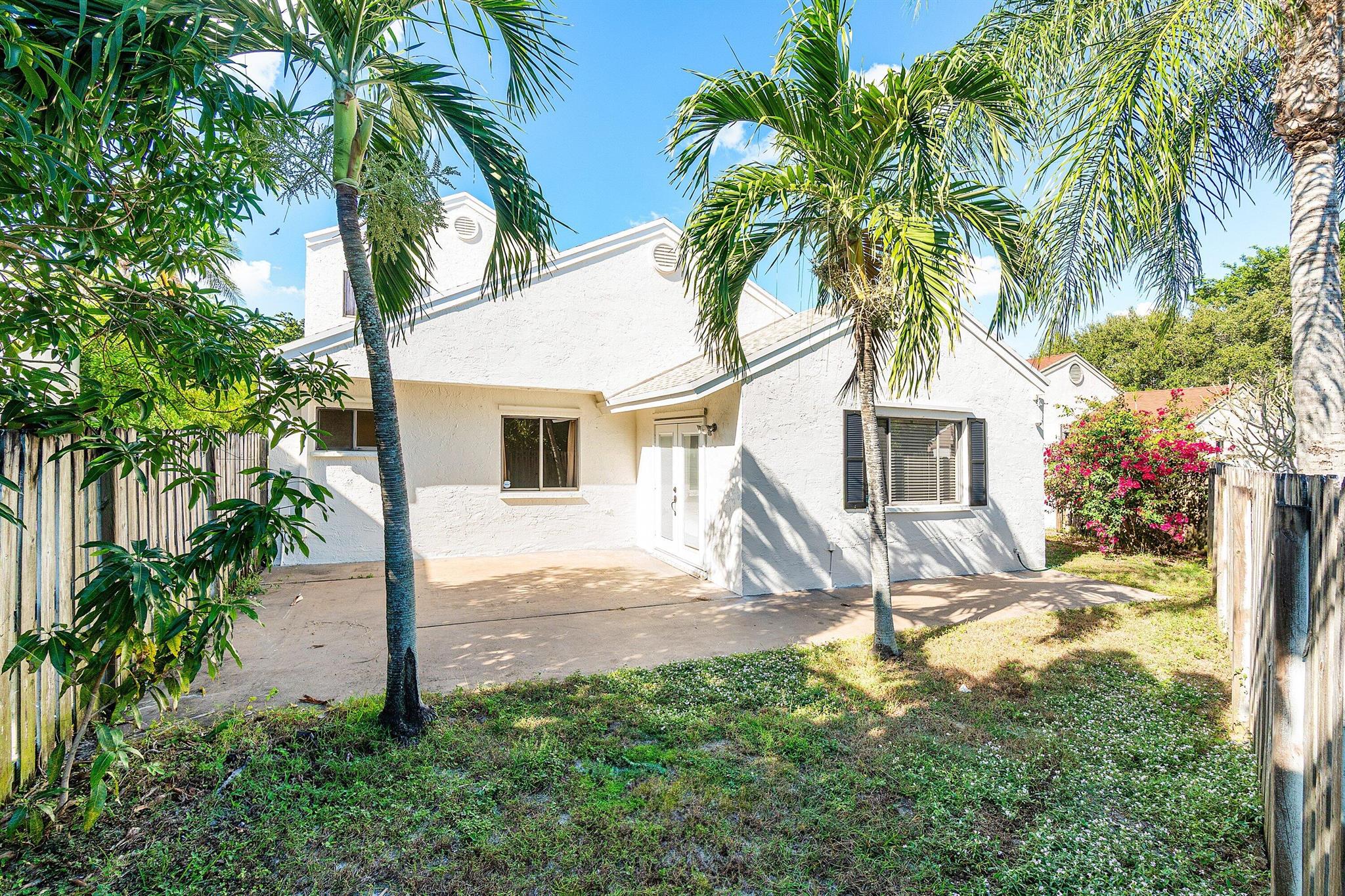 BOYNTON LAKES - Residential