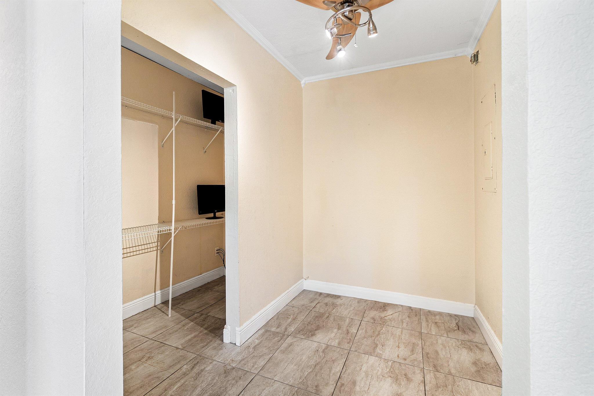 BOYNTON LAKES - Residential