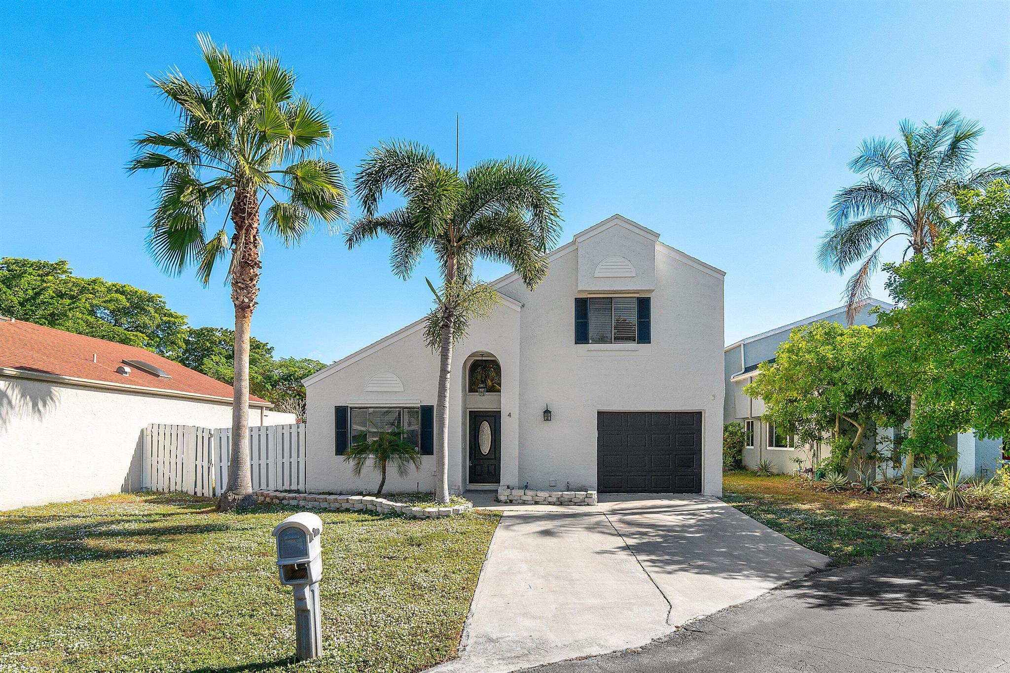 BOYNTON LAKES - Residential