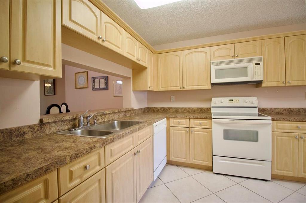 WATERSEDGE AT THE LAKES OF DELRAY CONDO A THRU H D - Residential