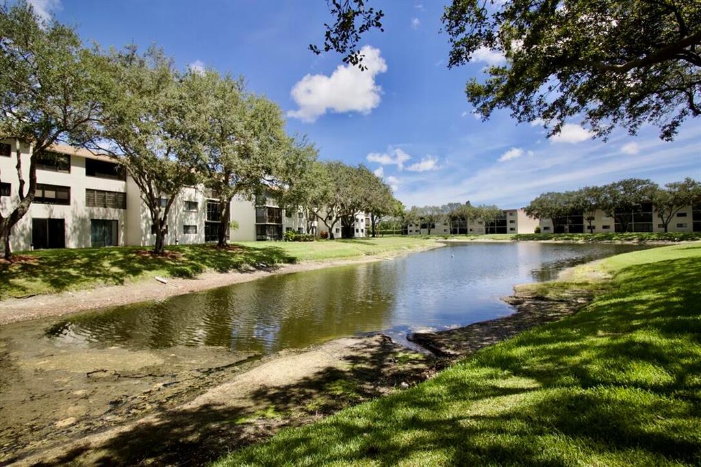 WATERSEDGE AT THE LAKES OF DELRAY CONDO A THRU H D - Residential