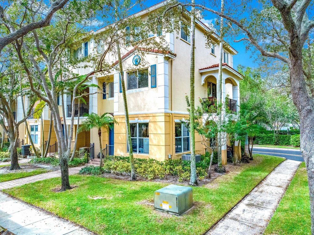 Photo of 2850 S Oasis Drive, Boynton Beach, FL 33426 (MLS # R10929674)