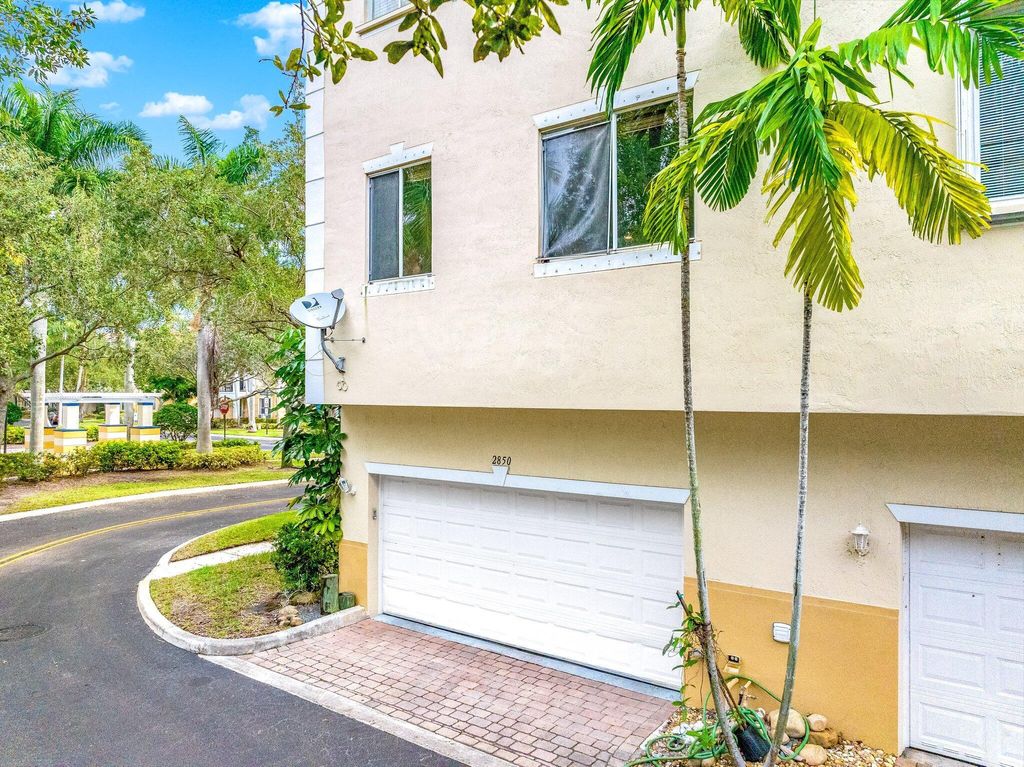 Photo of 2850 S Oasis Drive, Boynton Beach, FL 33426 (MLS # R10929674)
