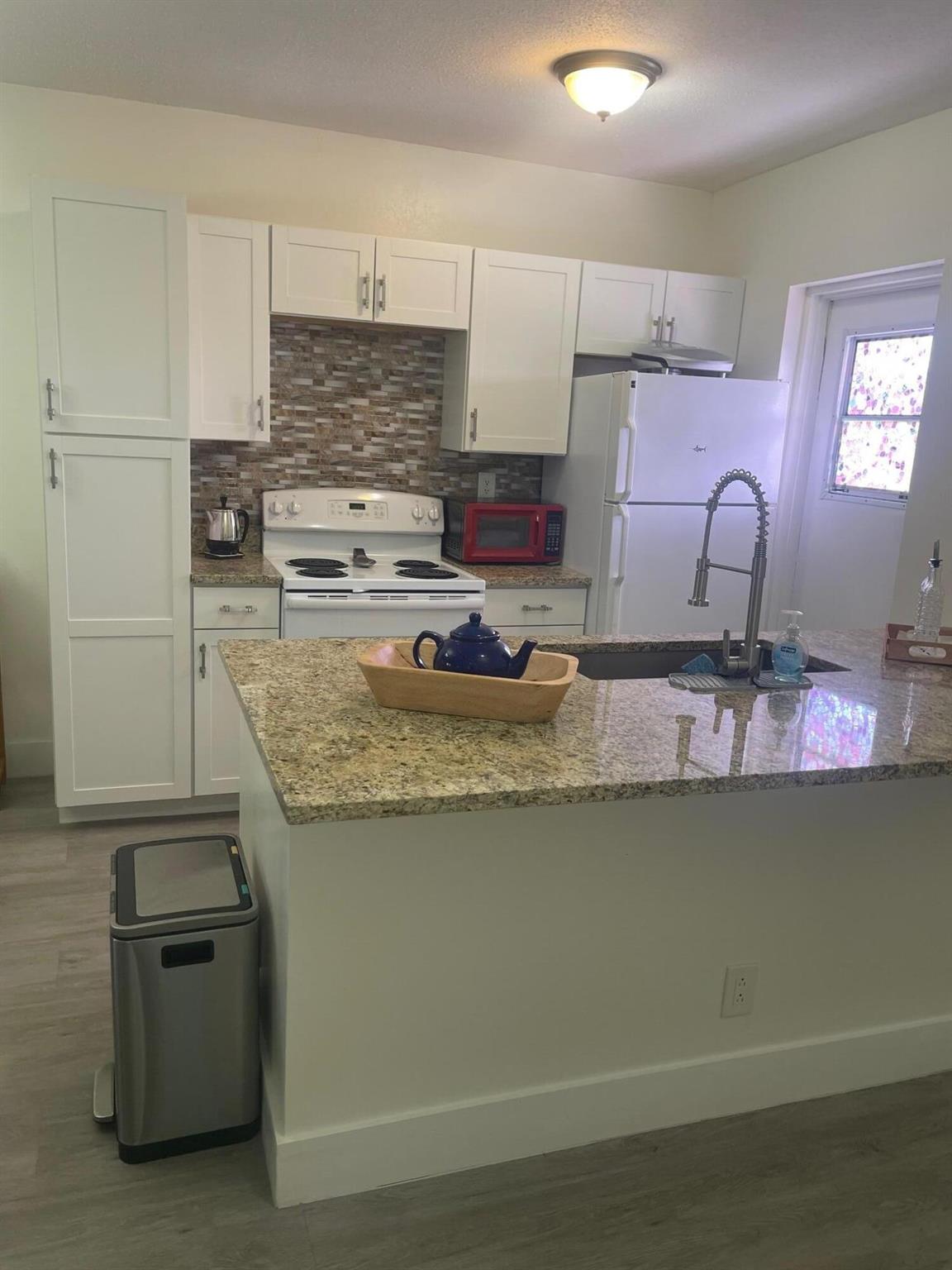 View photos, virtual tours, details... 1117 Lake Terrace F-207