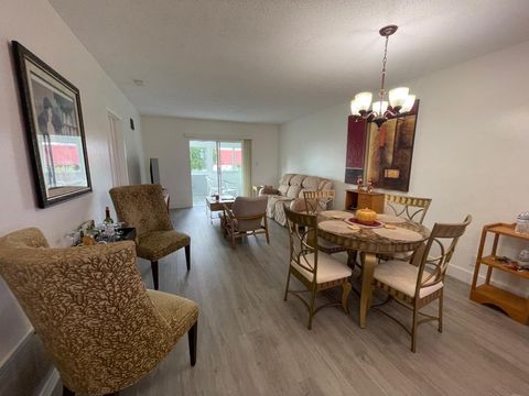 LOW HOA FEE CONDOS FOR SALE IN BOYNTON BEACH FLORIDA 1117 Lake Terrace F-207 Boynton Beach FL 33426