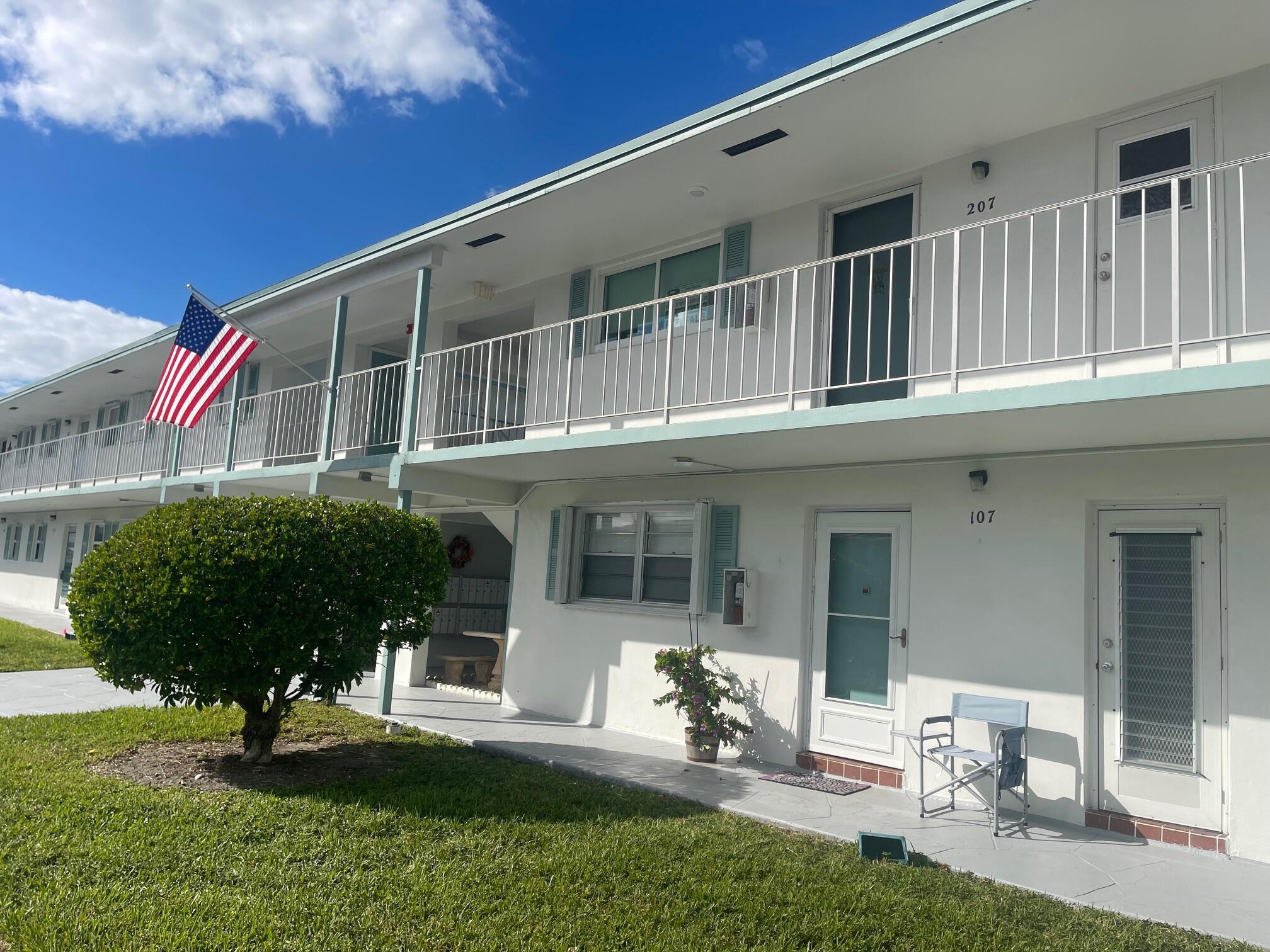 View photos, virtual tours, details... 1117 Lake Terrace F-207