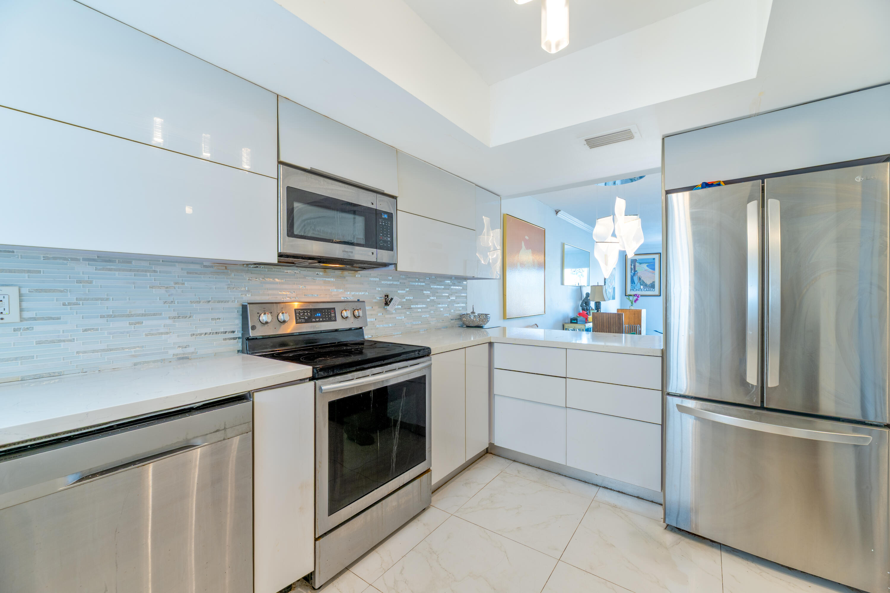 BARCLAY SQUARE CONDO - Residential