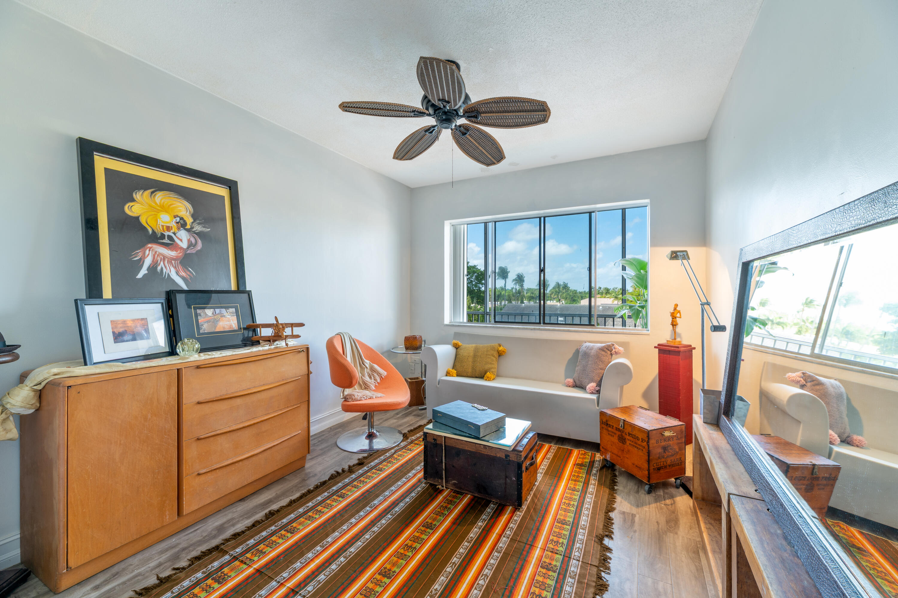 BARCLAY SQUARE CONDO - Residential