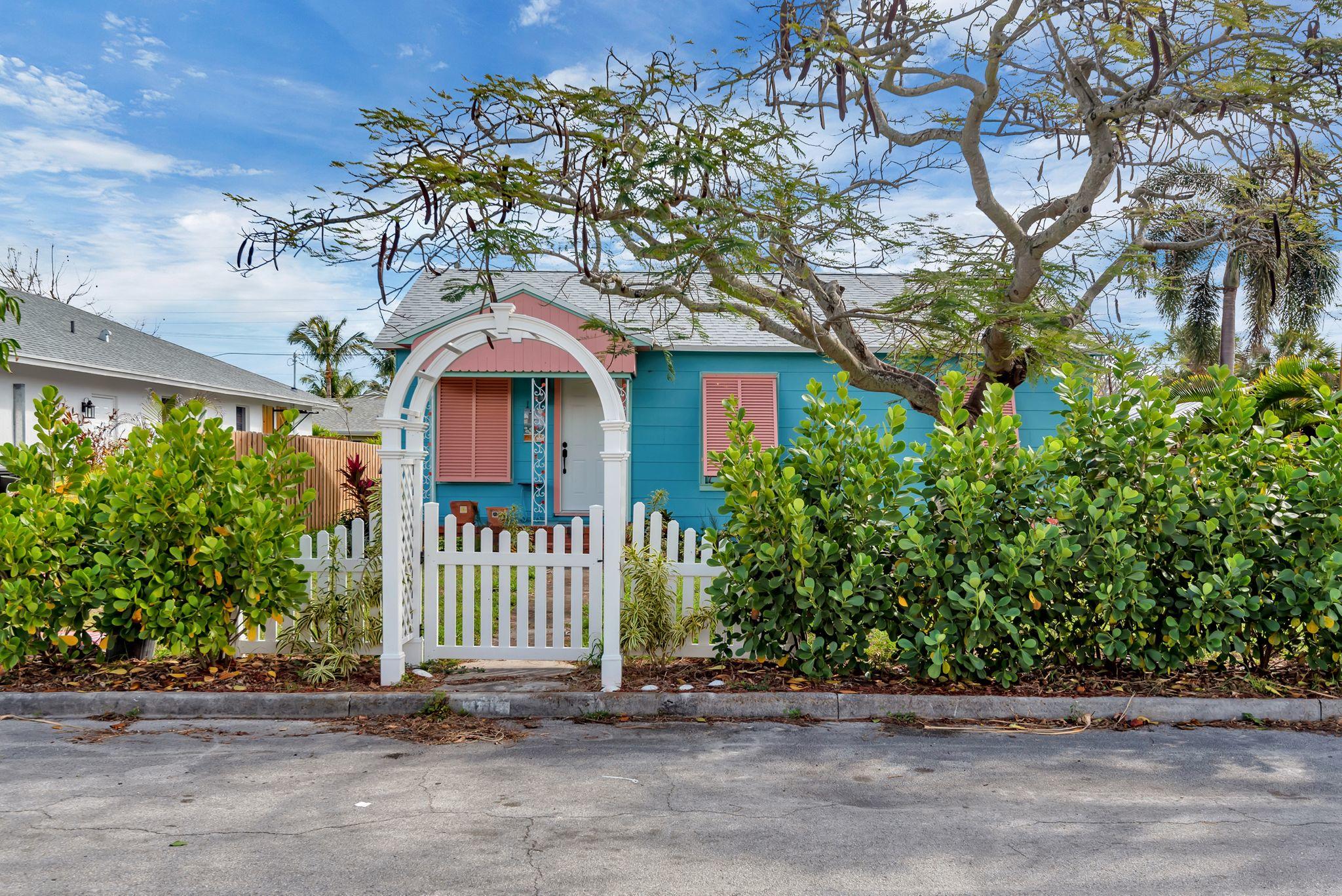 NORTH LAKE WORTH - Residential