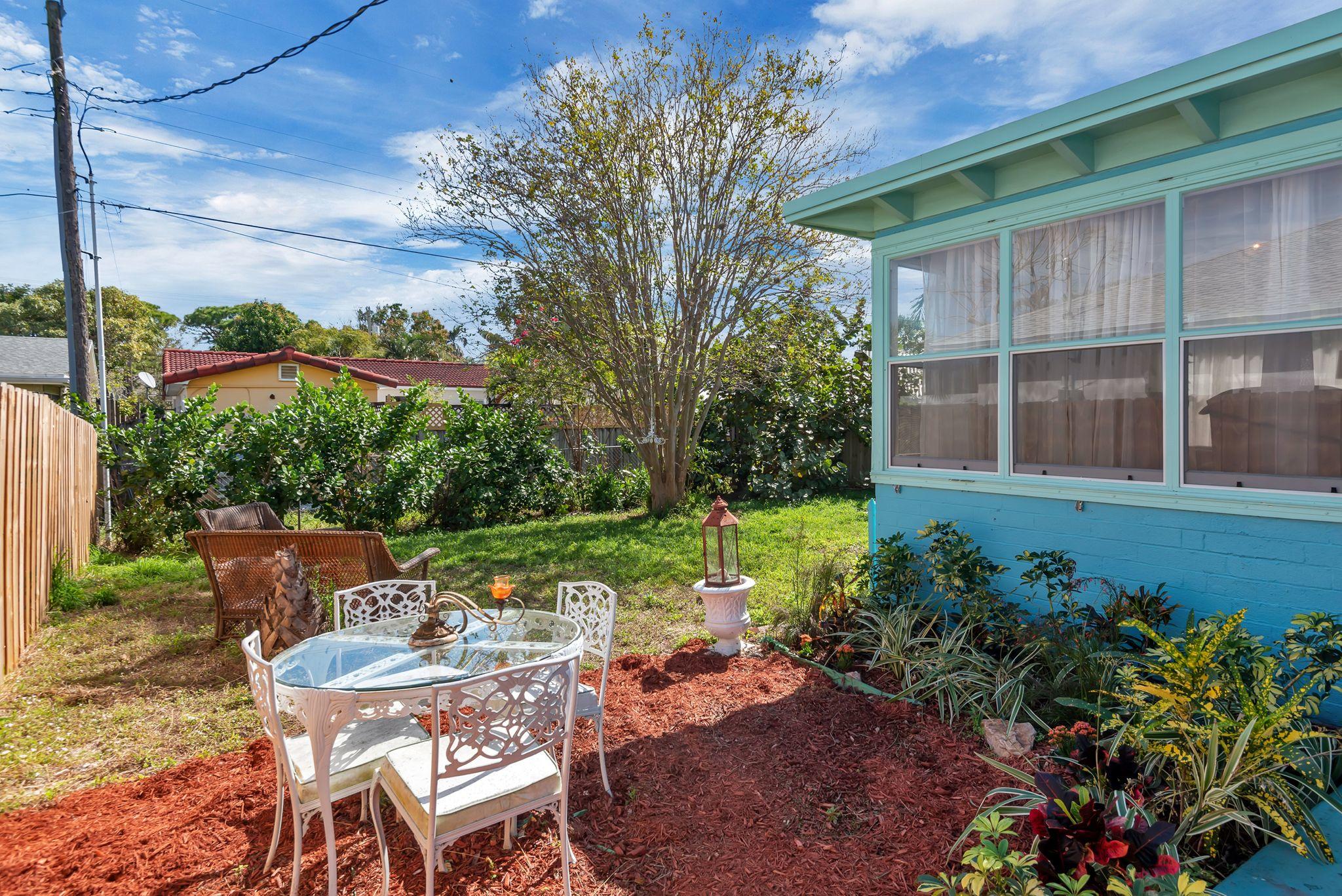 NORTH LAKE WORTH - Residential