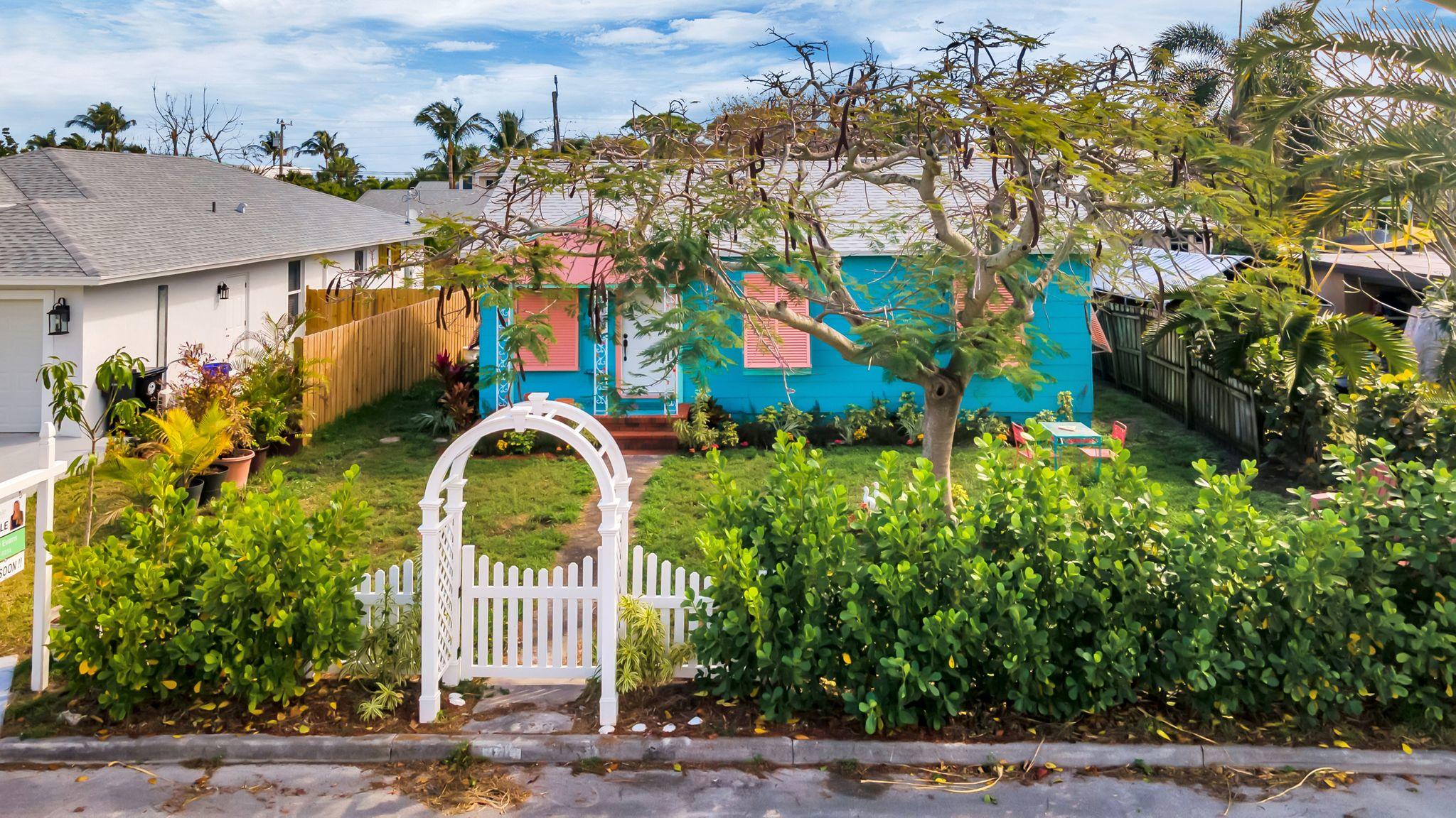 NORTH LAKE WORTH - Residential