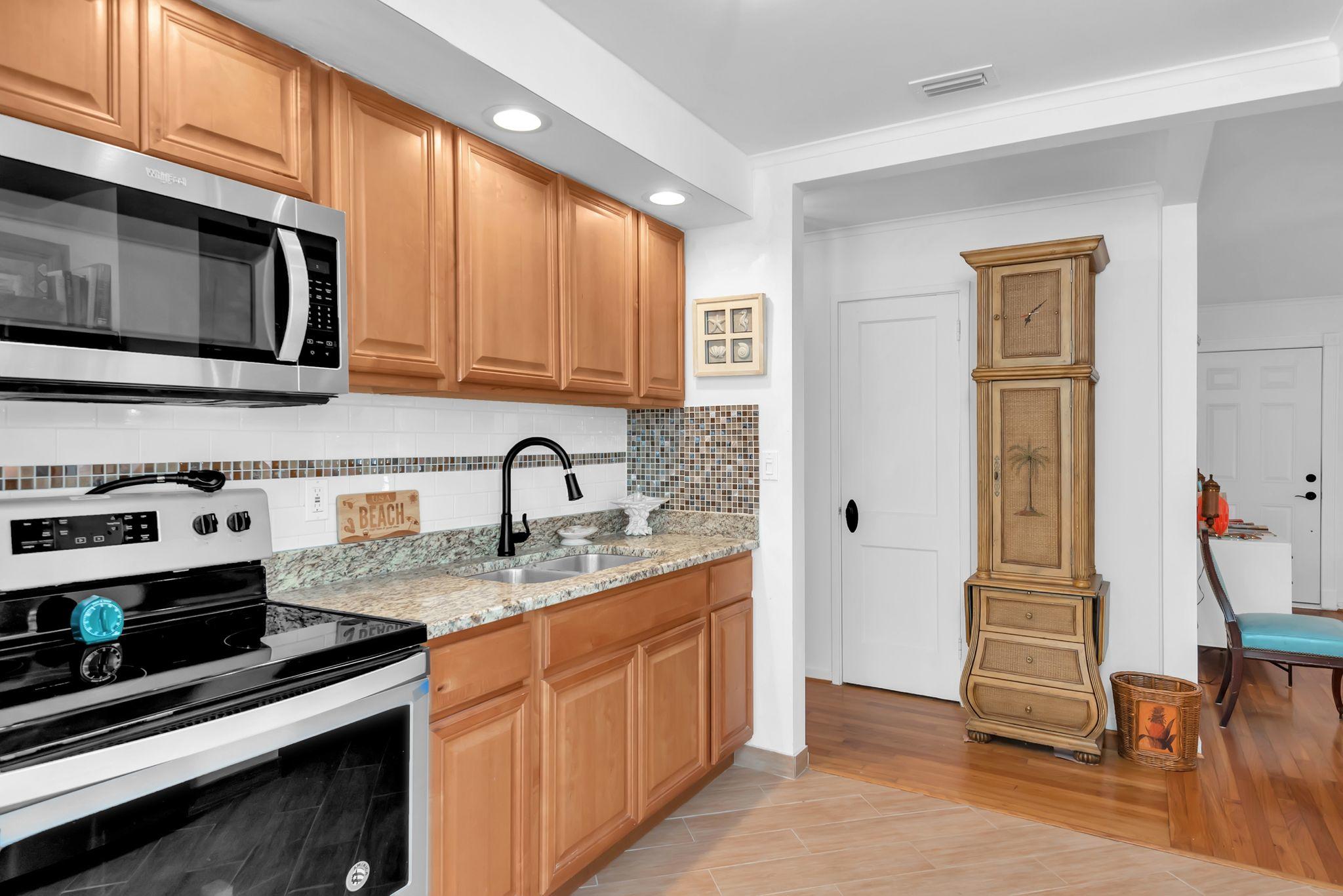 NORTH LAKE WORTH - Residential