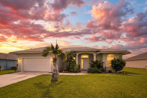 Photo of 726 SW Jaslo Avenue, Port Saint Lucie, FL 34953 (MLS # B26078317)