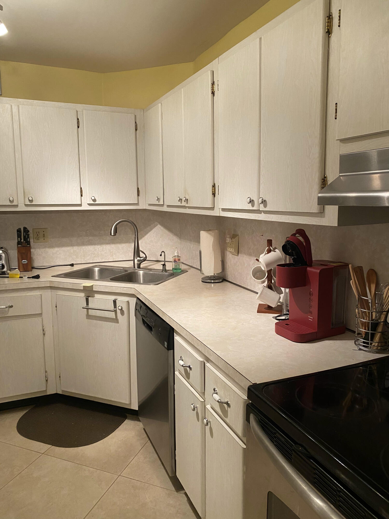 MANOR GROVE VILLAGE FOUR CONDO - Residential