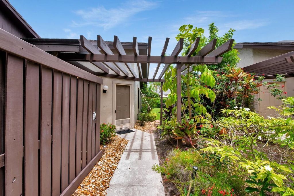Photo of 5041 Pine Drive, Boynton Beach, FL 33437 (MLS # R10884993)