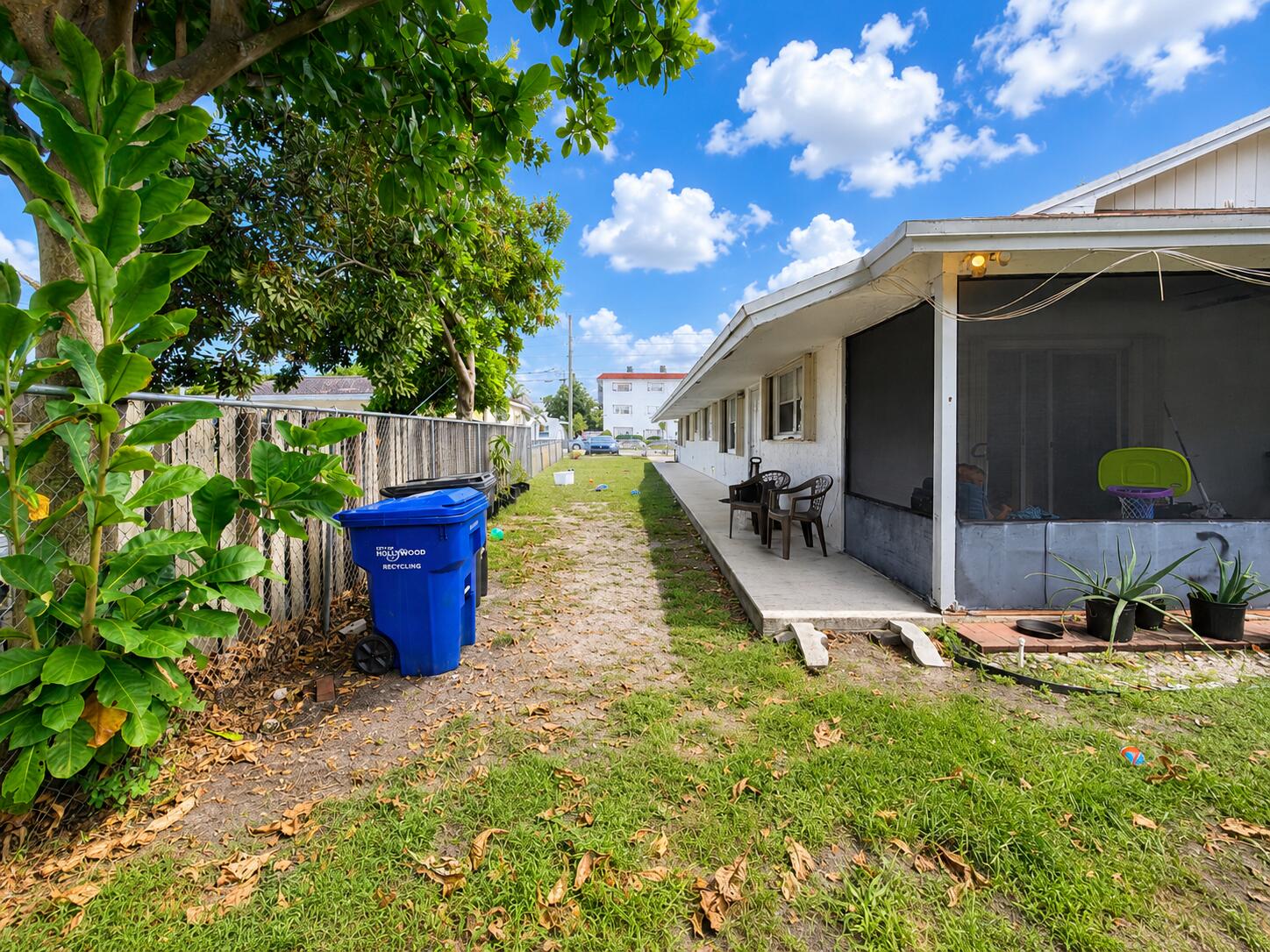 HOLLYWOOD TERRACE - Residential Income