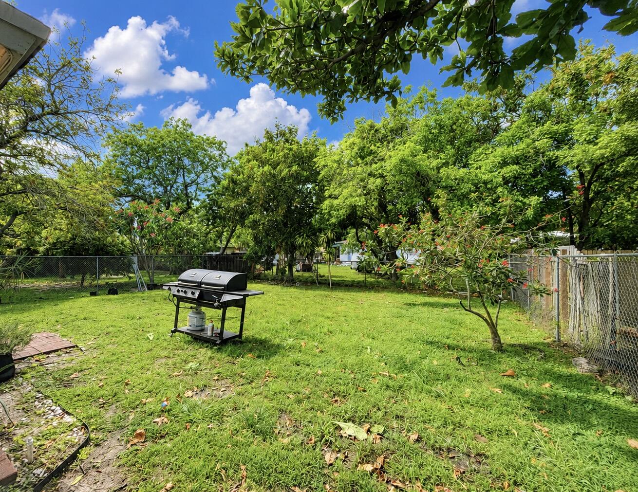HOLLYWOOD TERRACE - Residential Income