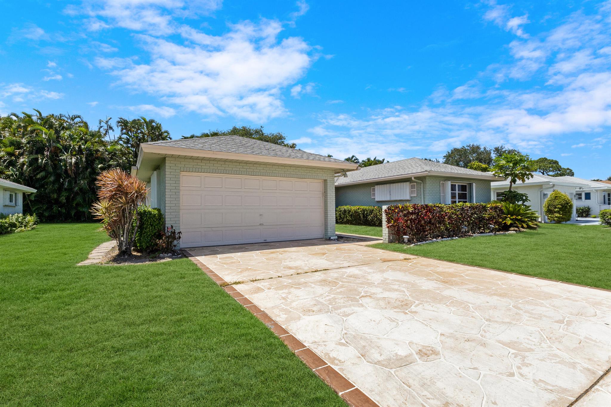 10911 Green Trail Drive S