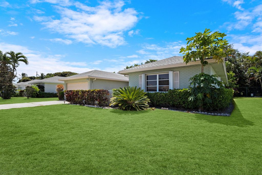 Photo of 10911 Green Trail Drive S, Boynton Beach, FL 33436 (MLS # R11086061)