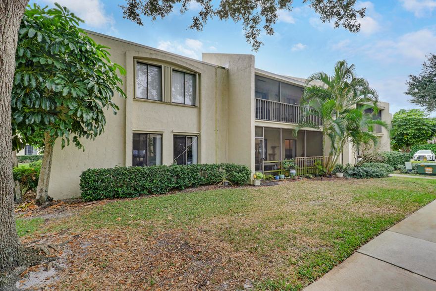 This charming 2 bed/2 bath 1st floor condo is ready for its next owner. Recently updated kitchen and bathrooms. All tile floors. Light and bright. Close to the pool. Minutes from everything in Jupiter and Tequesta