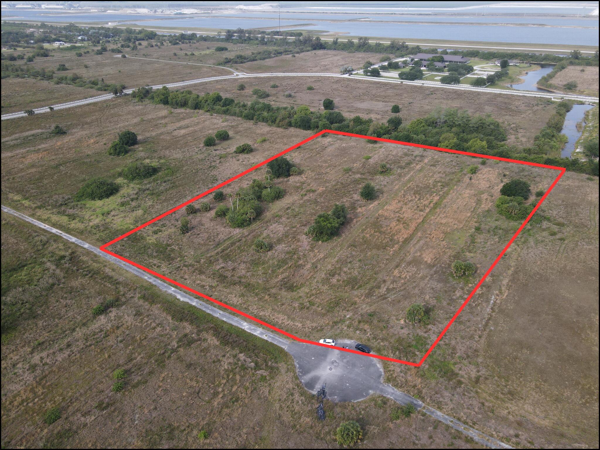 SELLER FINANCING AVAILABLE. A prime location in a gated equestrian subdivision. Ability to build a covered arena, state of the are facilities, and your own custom equestrian estate. Competitively priced. Just minutes to all of Wellington's equestrian venues and events!