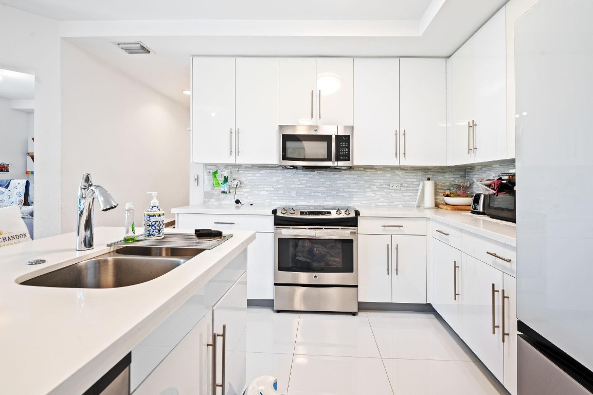 AVENTURA PLACE - Residential