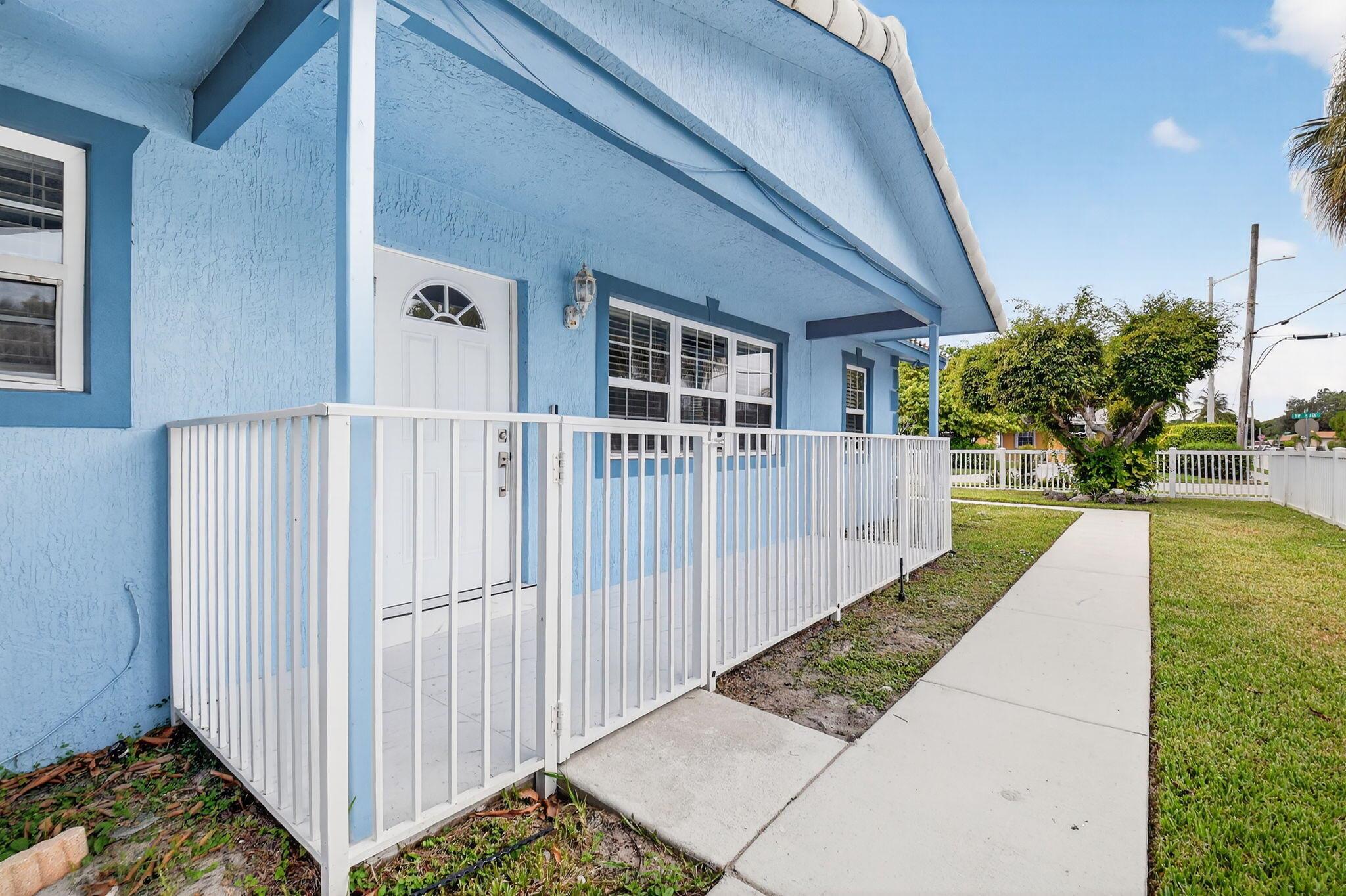 -Spacious Single Family Home in Delray!-No HOA! Conveniently located near I-95 & only steps from Rosemont Park &''The Ave,''. This 4BR/2BA property provides both abundant space and modern style. Wonderfully upgraded, the interior enchants with gorgeous ceramic tile flooring, tons of natural light, a designer color scheme, a spacious living room, and a stunning kitchen featuring stainless-steel appliances, countertops, and white shaker cabinetry. The fenced in backyard provides ample space. All four bedrooms are generously sized with dedicated closets, while both renovated full bathrooms dazzle with custom tilework, showers, and storage vanities. Schedule your tour now!