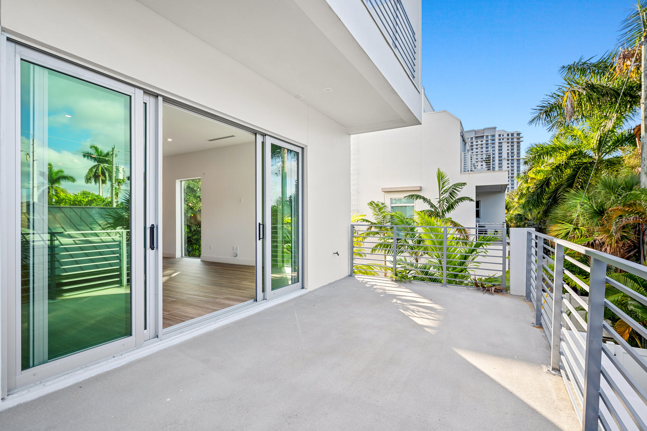BEVERLY HEIGHTS - Residential