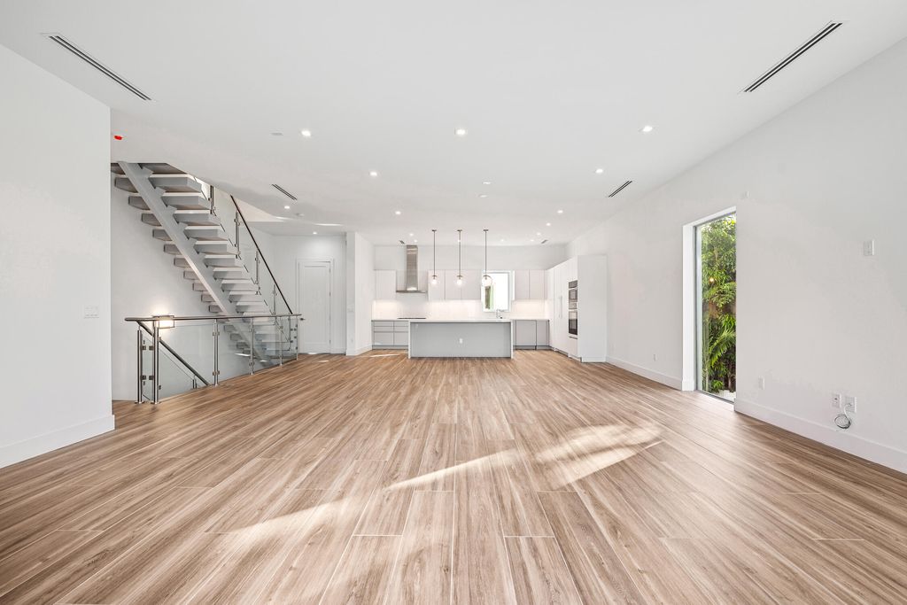 Photo of 11 SE 11th Avenue, Fort Lauderdale, FL 33301 (MLS # B26015342)