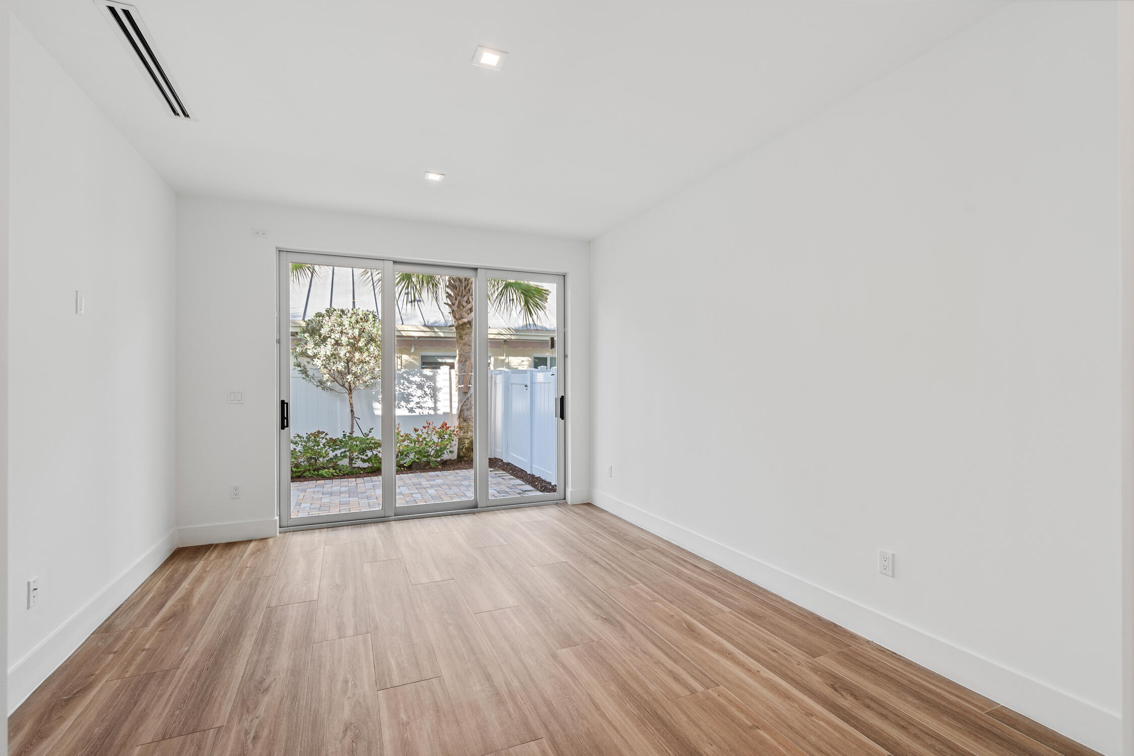 BEVERLY HEIGHTS - Residential
