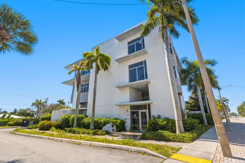 Photo of 3330 N Federal Highway, Boynton Beach, FL 33435 (MLS # B26021655)