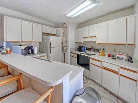 LOW HOA FEE TOWNHOUSES FOR SALE IN PALM BEACH COUNTY 62 Springdale Circle Palm Springs FL 33461