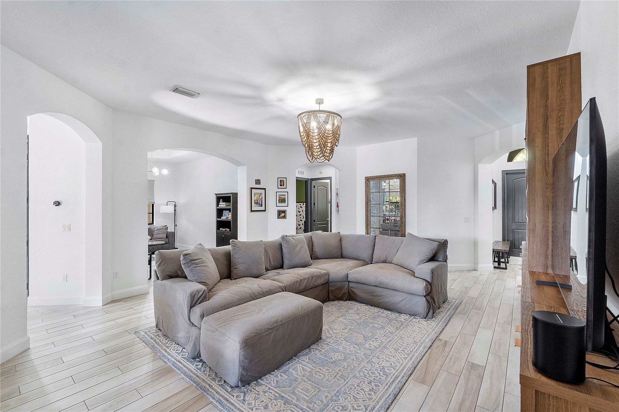 8971 Edgewater Bnd