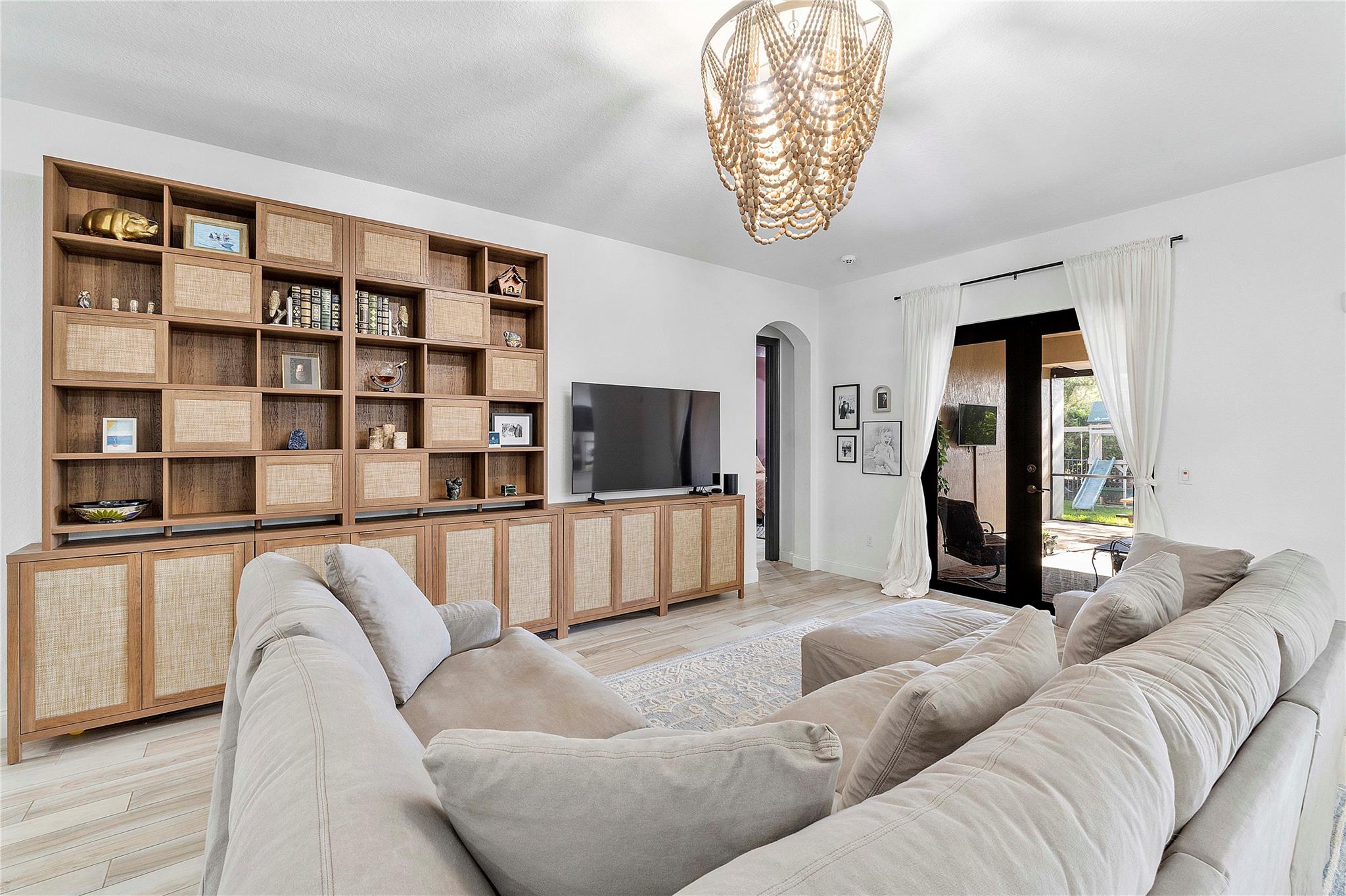 8971 Edgewater Bnd