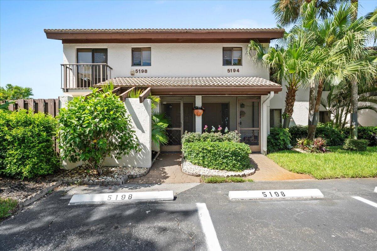 This contemporary townhome is located in the sought after Fountains community and is move in ready. First floor entry which opens to a dramatic open floor plan and is an entertainers dream. Wet Bar in the Great Room. Chef's kitchen with charming breakfast area. Raised panel white cabinetry, tiled backsplash and stainless steel appliances. Continuous diagonal tile flooring throughout the entire home including the balcony. Luxurious primary suite, large walk in closets, step down luxury soaking tub, H/H vanities. Vaulted ceilings and lots of recessed lighting. Home has three balconies..one off each bedroom as well as the kitchen. Covered Screened patio with electric storm shutters. Breathtaking golf and water views. Community pool as well as bike paths for walking and jogging.