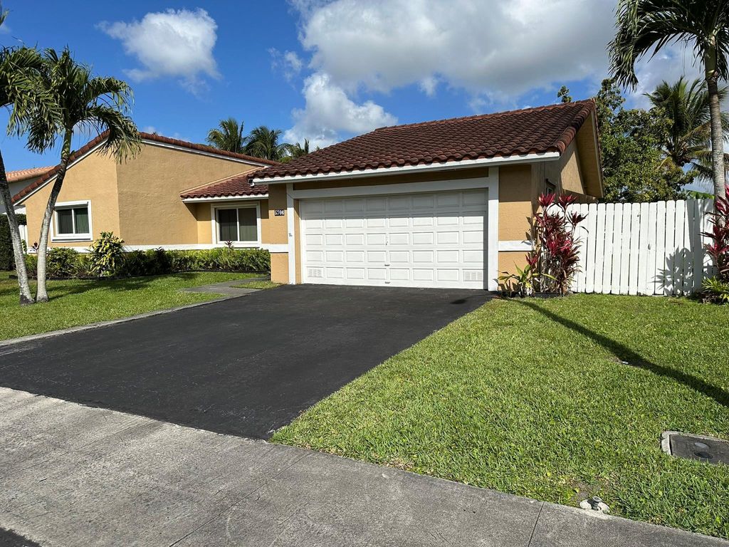 Photo of 5706 SW 114th Avenue, Cooper City, FL 33330 (MLS # F10556816)