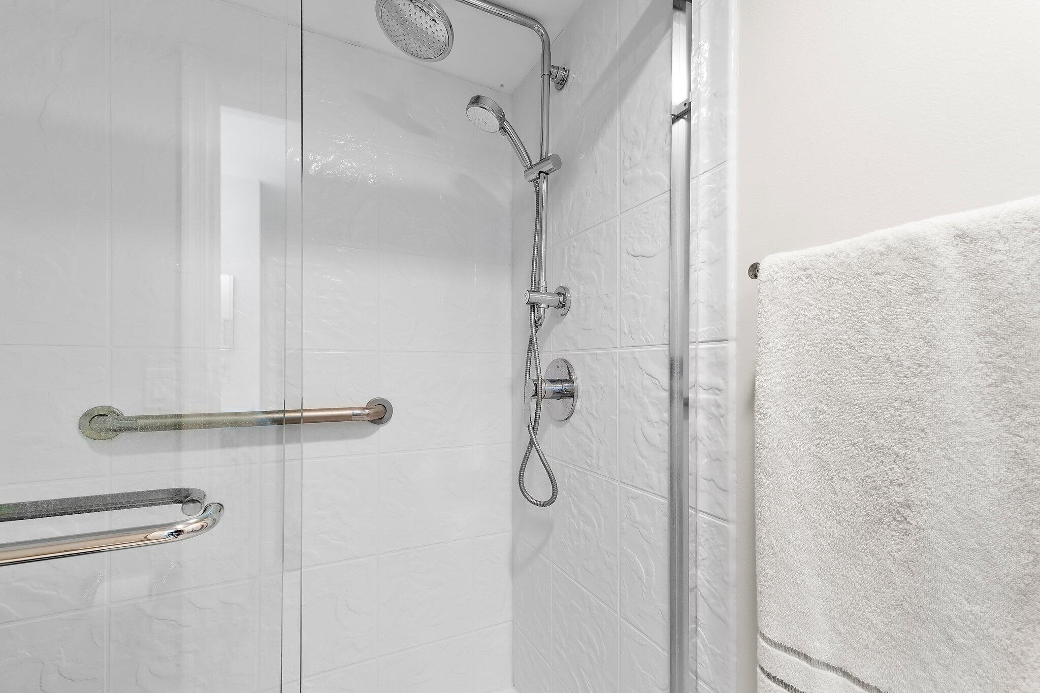PINE CREST CONDO - Residential