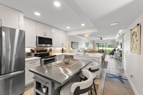 Photo of 1201 Pinecrest Circle #B, Jupiter, FL 33458 (MLS # R11134345)