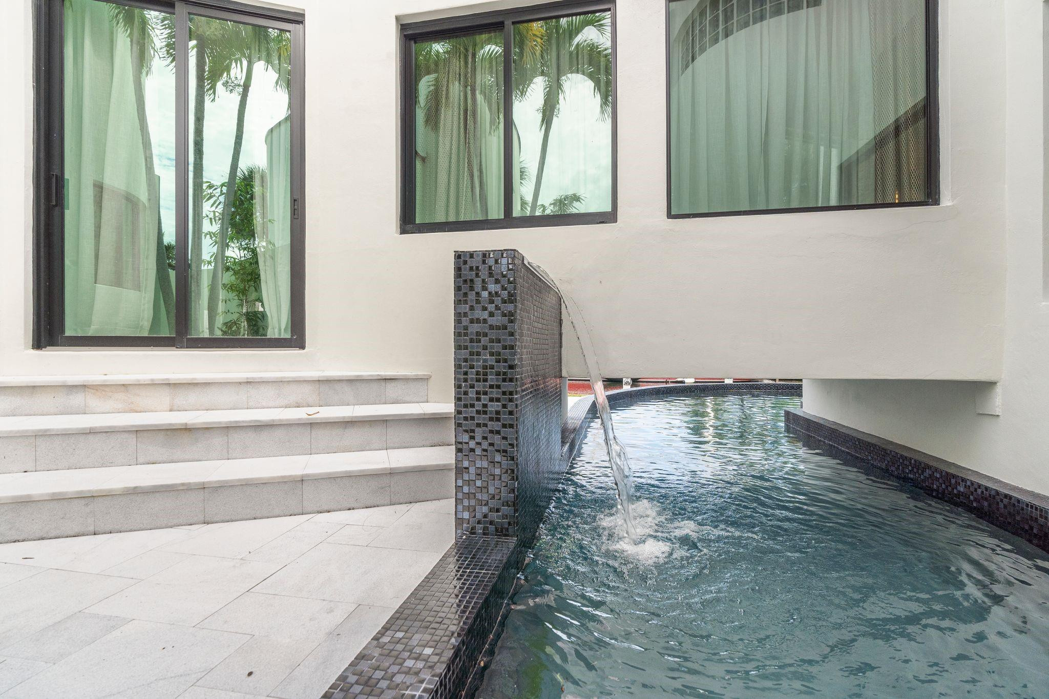 HILLSBORO HARBOR UNIT - Residential