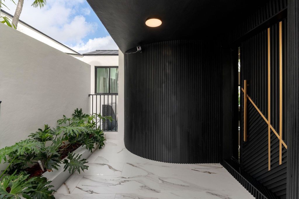 Photo of 2651 NE 22nd Court, Pompano Beach, FL 33062 (MLS # F10555677)