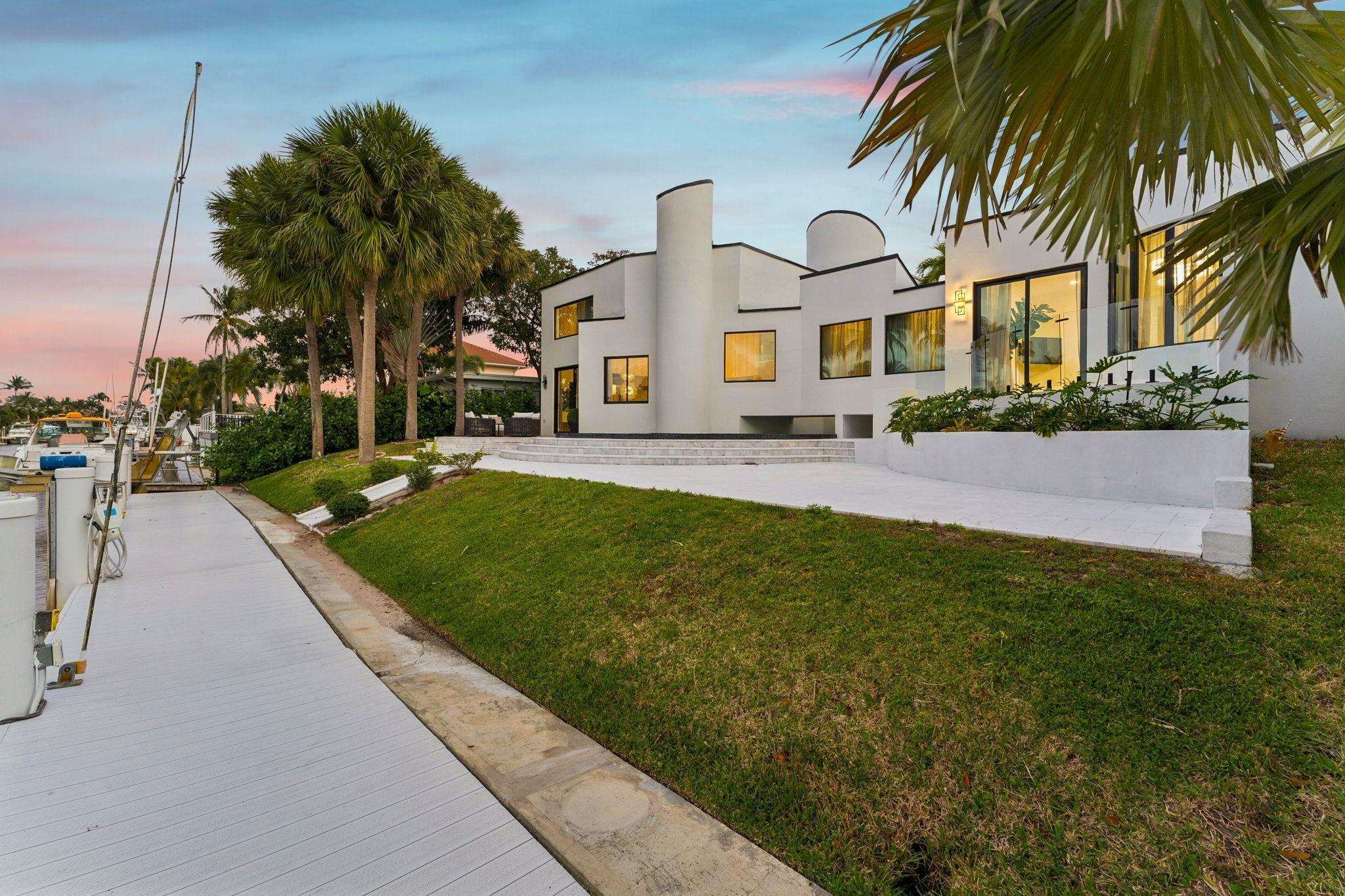 HILLSBORO HARBOR UNIT - Residential