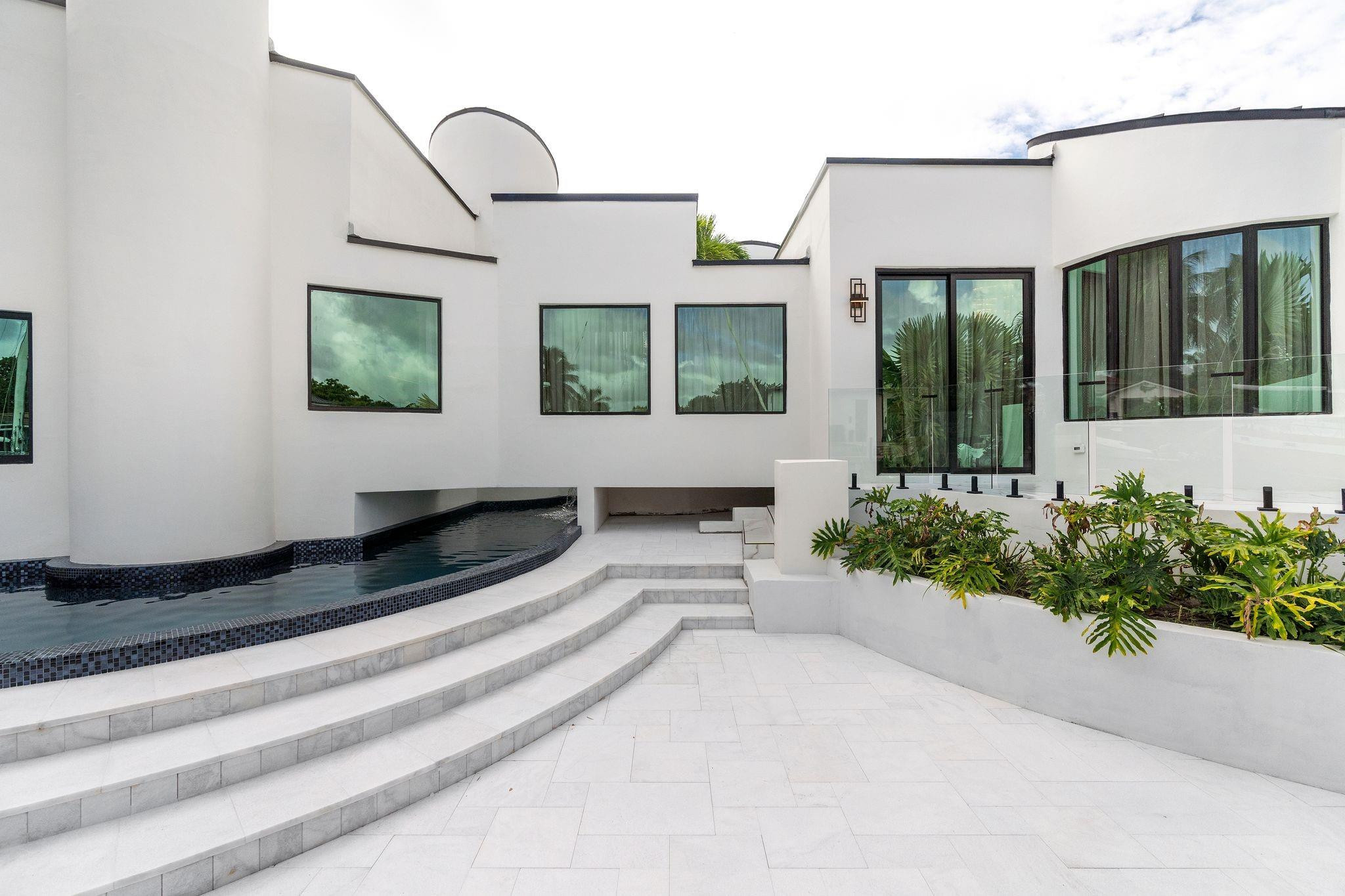 HILLSBORO HARBOR UNIT - Residential